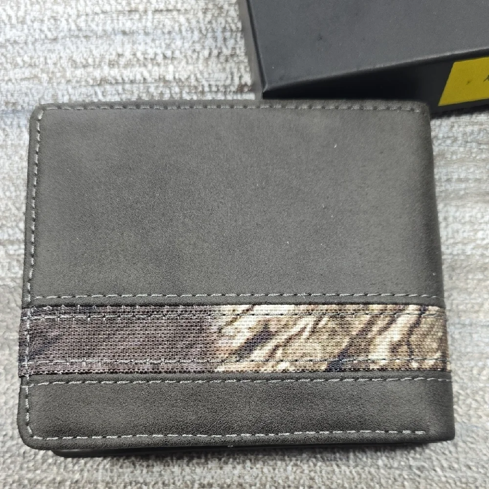 Mossy Oak Gray Bi‑Fold Wallet – Camo Stripe